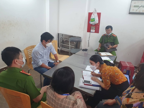 Đại diện HugoFarm im lặng trước câu hỏi có cung cấp rau cho siêu thị không? - Ảnh 1. Đại diện HugoFarm im lặng trước câu hỏi có cung cấp rau cho siêu thị không? - Ảnh 1.