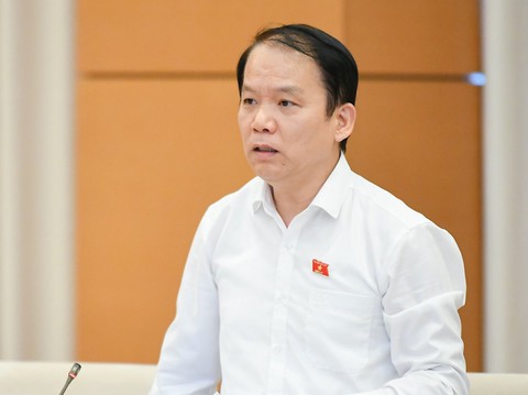 Đề xuất giao Bộ Công an cấp, đình chỉ, thu hồi giấy phép hành nghề với bác sĩ trong ngành - Ảnh 2. Đề xuất giao Bộ Công an cấp, đình chỉ, thu hồi giấy phép hành nghề với bác sĩ trong ngành - Ảnh 2.