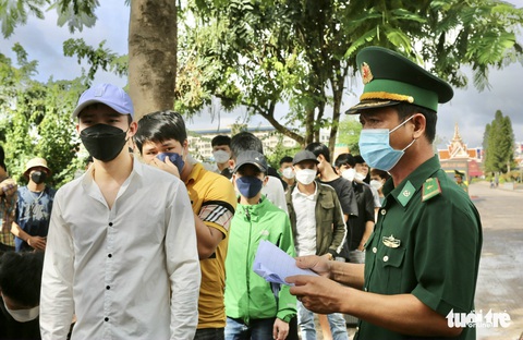 71 lao động Việt Nam tháo chạy khỏi casino ở Campuchia đã về nước - Ảnh 4. 71 lao động Việt Nam tháo chạy khỏi casino ở Campuchia đã về nước - Ảnh 4.