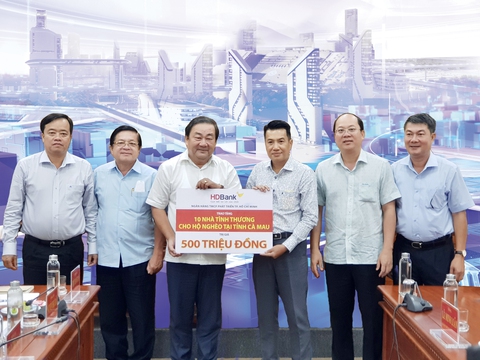 HDBank tiếp tục trao tặng 10 căn nhà tình thương cho tỉnh Cà Mau - Ảnh 1. HDBank tiếp tục trao tặng 10 căn nhà tình thương cho tỉnh Cà Mau - Ảnh 1.