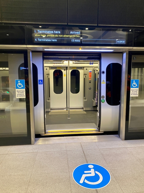 Tuyến tàu điện ngầm 25 tỉ USD: Nhà ga chứa được tòa nhà chọc trời cao nhất London nếu ngả ra đất - Ảnh 8. Tuyến tàu điện ngầm 25 tỉ USD: Nhà ga chứa được tòa nhà chọc trời cao nhất London nếu ngả ra đất - Ảnh 8.