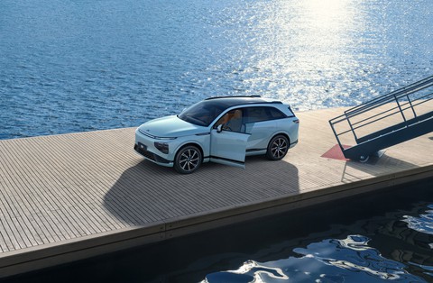 SUV điện sạc nhanh nhất thế giới: Sạc 5 phút đi được 200km - Ảnh 9. SUV điện sạc nhanh nhất thế giới: Sạc 5 phút đi được 200km - Ảnh 9.