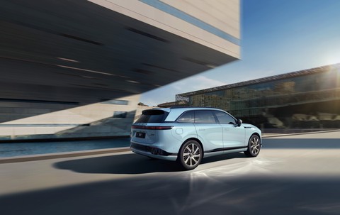 SUV điện sạc nhanh nhất thế giới: Sạc 5 phút đi được 200km - Ảnh 11. SUV điện sạc nhanh nhất thế giới: Sạc 5 phút đi được 200km - Ảnh 11.