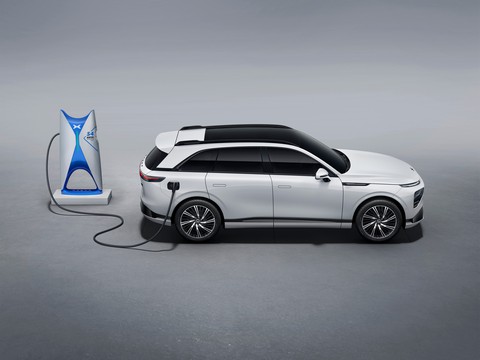 SUV điện sạc nhanh nhất thế giới: Sạc 5 phút đi được 200km - Ảnh 4. SUV điện sạc nhanh nhất thế giới: Sạc 5 phút đi được 200km - Ảnh 4.