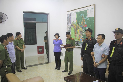 Phó chủ tịch UBND TP Điện Biên Phủ bị bắt - Ảnh 2. Phó chủ tịch UBND TP Điện Biên Phủ bị bắt - Ảnh 2.