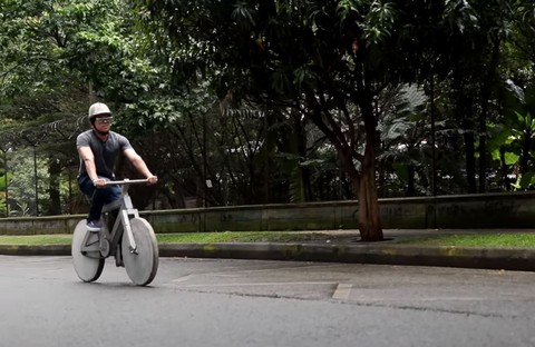 Xe đạp làm... từ bê tông, nặng hơn 130kg - Ảnh 4. Xe đạp làm... từ bê tông, nặng hơn 130kg - Ảnh 4.