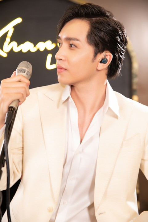 Bạch Công Khanh một lần nói hết về chuyện ‘ngó lơ’ Nam Em sau tin đồn tình ái - Ảnh 3. Bạch Công Khanh một lần nói hết về chuyện ‘ngó lơ’ Nam Em sau tin đồn tình ái - Ảnh 3.