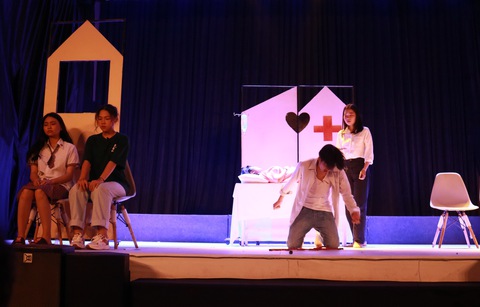 Nói về chuyện trầm cảm qua kịch của học sinh Trường Hoàng Hoa Thám - Ảnh 1. Nói về chuyện trầm cảm qua kịch của học sinh Trường Hoàng Hoa Thám - Ảnh 1.