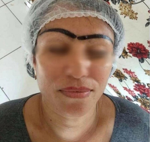 Chị em khóc thét khi đặt niềm tin nhầm thợ xăm lông mày - Ảnh 1. Chị em khóc thét khi đặt niềm tin nhầm thợ xăm lông mày - Ảnh 1.
