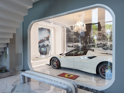 ‘Nhà Ferrari’ giá 3,96 triệu USD: Như garage siêu xe, chỉ không kèm ‘Ngựa chồm’ - Ảnh 8. ‘Nhà Ferrari’ giá 3,96 triệu USD: Như garage siêu xe, chỉ không kèm ‘Ngựa chồm’ - Ảnh 8.
