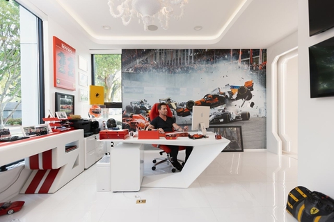 ‘Nhà Ferrari’ giá 3,96 triệu USD: Như garage siêu xe, chỉ không kèm ‘Ngựa chồm’ - Ảnh 11. ‘Nhà Ferrari’ giá 3,96 triệu USD: Như garage siêu xe, chỉ không kèm ‘Ngựa chồm’ - Ảnh 11.