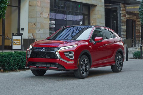 Mitsubishi Outlander Sport khó bán lại ở Việt Nam - Ảnh 2. Mitsubishi Outlander Sport khó bán lại ở Việt Nam - Ảnh 2.