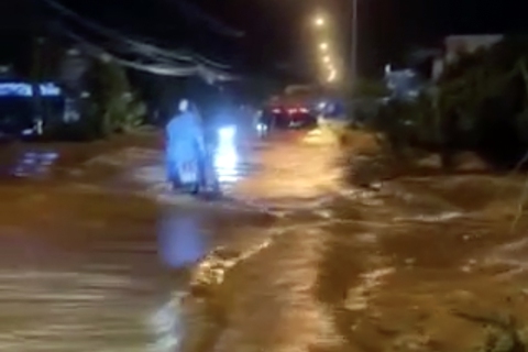 Người bị nước cuốn trôi đã đến công an báo tin: Tôi thoát nạn, về nhà an toàn - Ảnh 1. Người bị nước cuốn trôi đã đến công an báo tin: Tôi thoát nạn, về nhà an toàn - Ảnh 1.