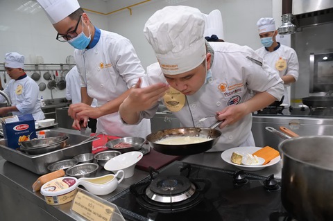 Khi sinh viên học thêm nghề tay trái - Ảnh 1. Khi sinh viên học thêm nghề tay trái - Ảnh 1.