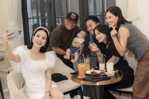 Dàn sao hội tụ mừng rapper Tiến Đạt bắt tay cùng Hoàng Bách - Ảnh 6. Dàn sao hội tụ mừng rapper Tiến Đạt bắt tay cùng Hoàng Bách - Ảnh 6.