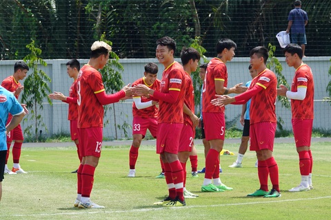 Trợ lý Lee Young Jin đứng lớp thay ông Park - Ảnh 5. Trợ lý Lee Young Jin đứng lớp thay ông Park - Ảnh 5.