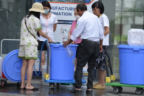Vì sao nhiều nơi ở Hà Nội vẫn chưa có nước dù Nhà máy nước sạch Sông Đà đã hoạt động trở lại? - Ảnh 2. Vì sao nhiều nơi ở Hà Nội vẫn chưa có nước dù Nhà máy nước sạch Sông Đà đã hoạt động trở lại? - Ảnh 2.