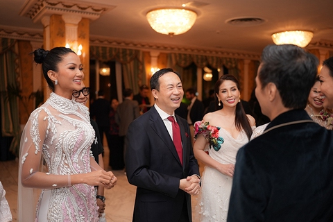 Ảnh vui sao Việt 23-9: MC Kỳ Duyên bị nhầm là cô dâu vì quá xinh đẹp - Ảnh 7. Ảnh vui sao Việt 23-9: MC Kỳ Duyên bị nhầm là cô dâu vì quá xinh đẹp - Ảnh 7.