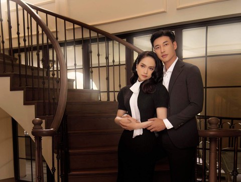 Hương Giang ‘kết đôi’ cùng nam vương điển trai Thái Lan - Ảnh 2. Hương Giang ‘kết đôi’ cùng nam vương điển trai Thái Lan - Ảnh 2.