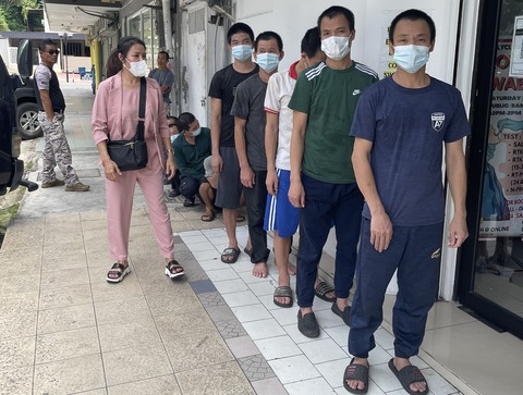 37 ngư dân Quảng Nam bị phía Malaysia giữ đã trở về nhà - Ảnh 3. 37 ngư dân Quảng Nam bị phía Malaysia giữ đã trở về nhà - Ảnh 3.