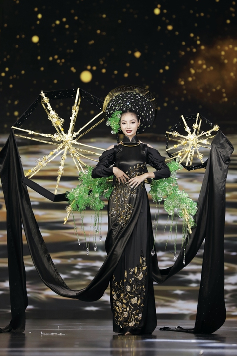Miss Grand Vietnam 2022: Đêm diễn trang phục văn hóa dân tộc chưa đậm chất thời trang - Ảnh 11. Miss Grand Vietnam 2022: Đêm diễn trang phục văn hóa dân tộc chưa đậm chất thời trang - Ảnh 11.