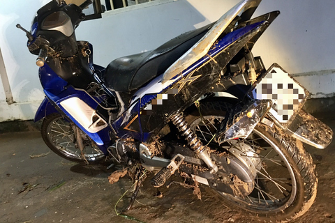 Mưa lớn cuốn trôi nhiều xe máy ở Đồng Nai, nghi còn 1 người mất tích - Ảnh 2. Mưa lớn cuốn trôi nhiều xe máy ở Đồng Nai, nghi còn 1 người mất tích - Ảnh 2.