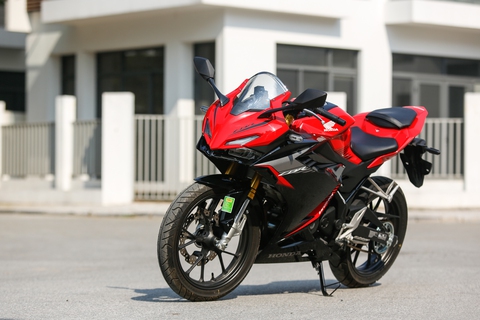 3 sportbike 150 phân khối đang bán tại Việt Nam: Mô tô cỡ nhỏ cho người nhập môn - Ảnh 3. 3 sportbike 150 phân khối đang bán tại Việt Nam: Mô tô cỡ nhỏ cho người nhập môn - Ảnh 3.