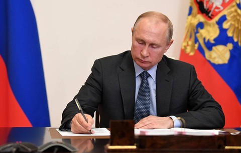 Ông Putin ký luật tăng mức phạt tù có thể đến 15 năm với lính đào ngũ, đầu hàng, cướp bóc - Ảnh 1. Ông Putin ký luật tăng mức phạt tù có thể đến 15 năm với lính đào ngũ, đầu hàng, cướp bóc - Ảnh 1.