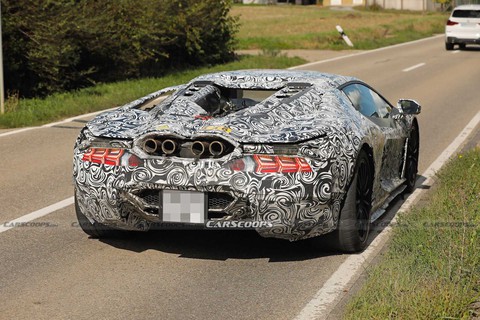 ‘Hậu duệ’ Lamborghini Aventador gặp trục trặc khi đang thử nghiệm - Ảnh 6. ‘Hậu duệ’ Lamborghini Aventador gặp trục trặc khi đang thử nghiệm - Ảnh 6.