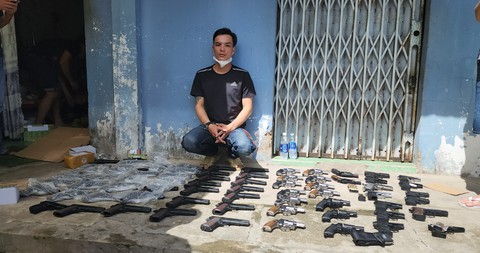 Phá đường dây chế tạo, mua bán vũ khí, công cụ hỗ trợ quy mô lớn ở Kiên Giang - Ảnh 1. Phá đường dây chế tạo, mua bán vũ khí, công cụ hỗ trợ quy mô lớn ở Kiên Giang - Ảnh 1.