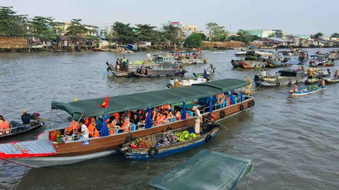 Chợ nổi Cái Răng đang chìm dần - Ảnh 1. Chợ nổi Cái Răng đang chìm dần - Ảnh 1.
