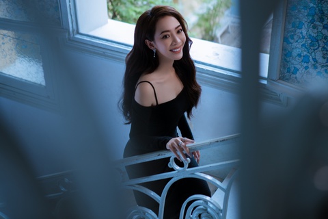 Tung ảnh mừng sinh nhật mà sao Thu Trang giống Sam thế này! - Ảnh 1. Tung ảnh mừng sinh nhật mà sao Thu Trang giống Sam thế này! - Ảnh 1.