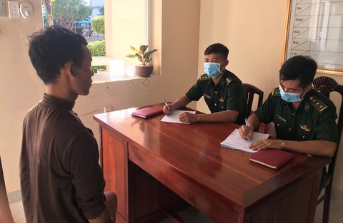 Ngư dân Phú Quốc cứu 9 người Trung Quốc trôi trên biển - Ảnh 1. Ngư dân Phú Quốc cứu 9 người Trung Quốc trôi trên biển - Ảnh 1.