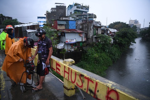 Siêu bão Noru đổ bộ vào Philippines - Ảnh 1. Siêu bão Noru đổ bộ vào Philippines - Ảnh 1.