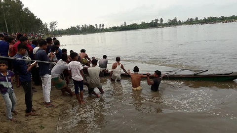 Chìm phà ở Bangladesh, ít nhất 24 người thiệt mạng - Ảnh 1. Chìm phà ở Bangladesh, ít nhất 24 người thiệt mạng - Ảnh 1.