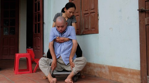 Gánh con đi suốt cuộc đời - Kỳ 1: Mẹ khóc với tiếng hú của con lúc nửa đêm - Ảnh 1. Gánh con đi suốt cuộc đời - Kỳ 1: Mẹ khóc với tiếng hú của con lúc nửa đêm - Ảnh 1.