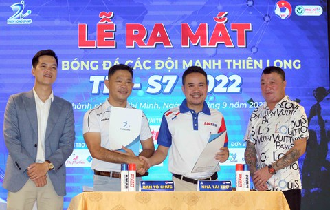 Giải bóng đá phong trào TP.HCM cho đăng ký 5 cầu thủ chuyên nghiệp - Ảnh 2. Giải bóng đá phong trào TP.HCM cho đăng ký 5 cầu thủ chuyên nghiệp - Ảnh 2.