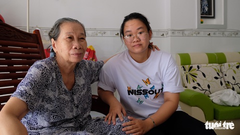 Cô nữ sinh giữ mãi xe đạp cũ, con gấu bông mẹ mua hồi nhỏ... - Ảnh 1. Cô nữ sinh giữ mãi xe đạp cũ, con gấu bông mẹ mua hồi nhỏ... - Ảnh 1.