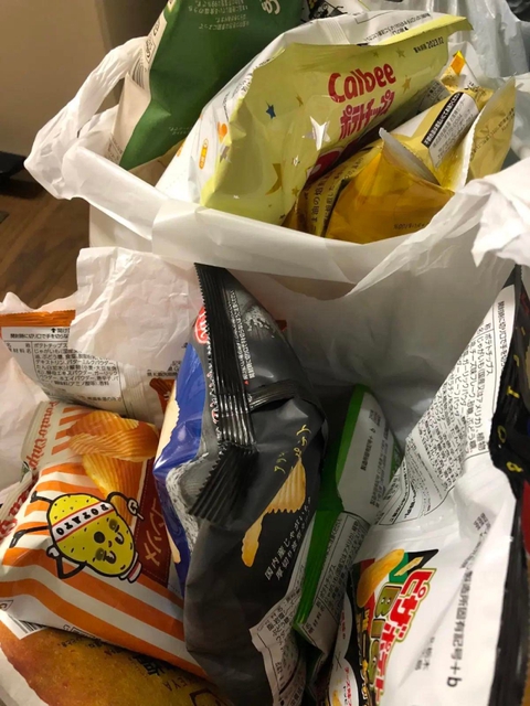 Đẳng cấp thương vợ: Anh chồng mua hẳn 32 vị snack vì em muốn là được - Ảnh 1. Đẳng cấp thương vợ: Anh chồng mua hẳn 32 vị snack vì em muốn là được - Ảnh 1.