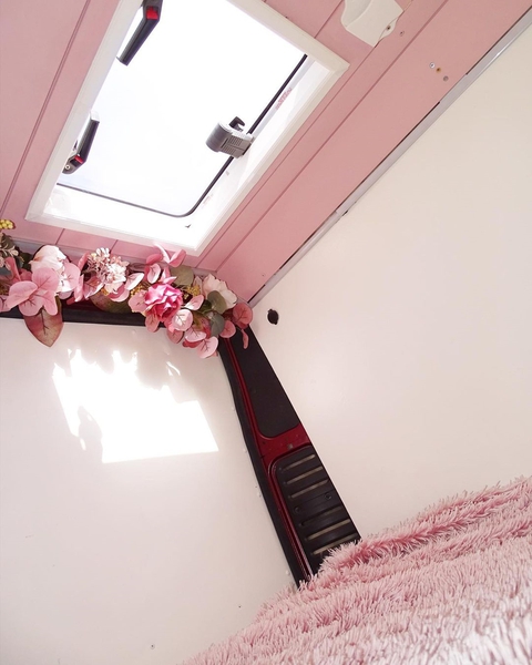 Cô gái trẻ tự độ nhà di động đầy nữ tính: Tiêu hơn 1 tỉ đồng trong 2 năm - Ảnh 10. Cô gái trẻ tự độ nhà di động đầy nữ tính: Tiêu hơn 1 tỉ đồng trong 2 năm - Ảnh 10.