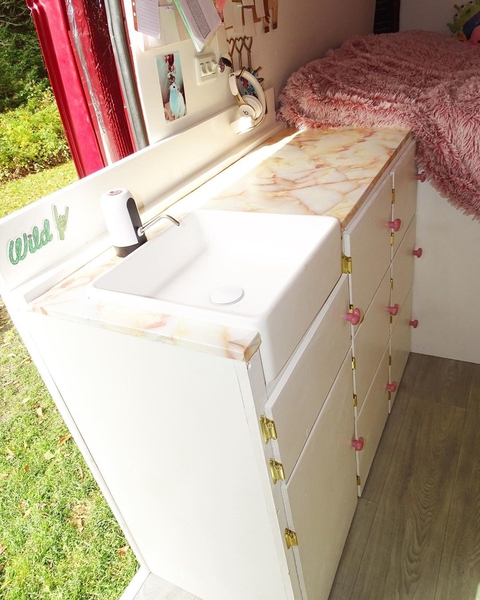 Cô gái trẻ tự độ nhà di động đầy nữ tính: Tiêu hơn 1 tỉ đồng trong 2 năm - Ảnh 8. Cô gái trẻ tự độ nhà di động đầy nữ tính: Tiêu hơn 1 tỉ đồng trong 2 năm - Ảnh 8.