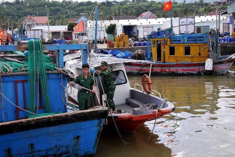Bộ trưởng Lê Minh Hoan thị sát chống bão, nhiều tỉnh huy động lực lượng giúp dân ứng phó - Ảnh 4. Bộ trưởng Lê Minh Hoan thị sát chống bão, nhiều tỉnh huy động lực lượng giúp dân ứng phó - Ảnh 4.