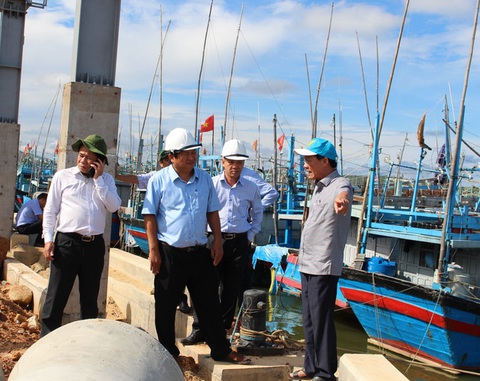 Bộ trưởng Lê Minh Hoan thị sát chống bão, nhiều tỉnh huy động lực lượng giúp dân ứng phó - Ảnh 3. Bộ trưởng Lê Minh Hoan thị sát chống bão, nhiều tỉnh huy động lực lượng giúp dân ứng phó - Ảnh 3.
