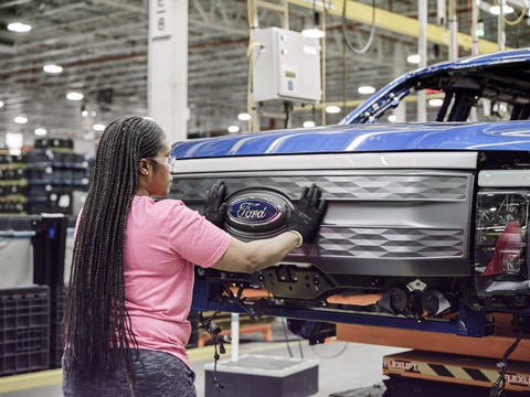 Xe Ford không thể giao cho khách vì… thiếu logo - Ảnh 1. Xe Ford không thể giao cho khách vì… thiếu logo - Ảnh 1.
