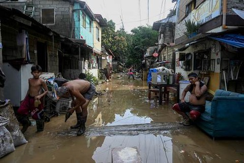 Philippines tan hoang sau khi siêu bão Noru tàn phá - Ảnh 3. Philippines tan hoang sau khi siêu bão Noru tàn phá - Ảnh 3.
