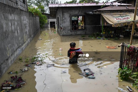 Philippines tan hoang sau khi siêu bão Noru tàn phá - Ảnh 1. Philippines tan hoang sau khi siêu bão Noru tàn phá - Ảnh 1.