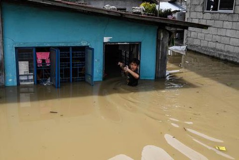 Philippines tan hoang sau khi siêu bão Noru tàn phá - Ảnh 8. Philippines tan hoang sau khi siêu bão Noru tàn phá - Ảnh 8.
