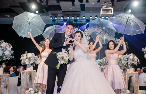 Sao VBA rước fan nữ... về dinh - Ảnh 1. Sao VBA rước fan nữ... về dinh - Ảnh 1.