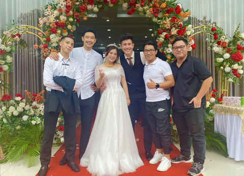 Sao VBA rước fan nữ... về dinh - Ảnh 2. Sao VBA rước fan nữ... về dinh - Ảnh 2.