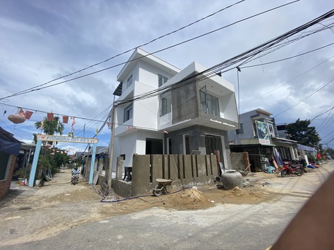 Làng đào hầm trú bão đã thôi đào hầm - Ảnh 1. Làng đào hầm trú bão đã thôi đào hầm - Ảnh 1.